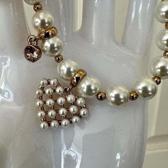 Faux pearl heart charm stretchy bracelet - Picture 3 of 10